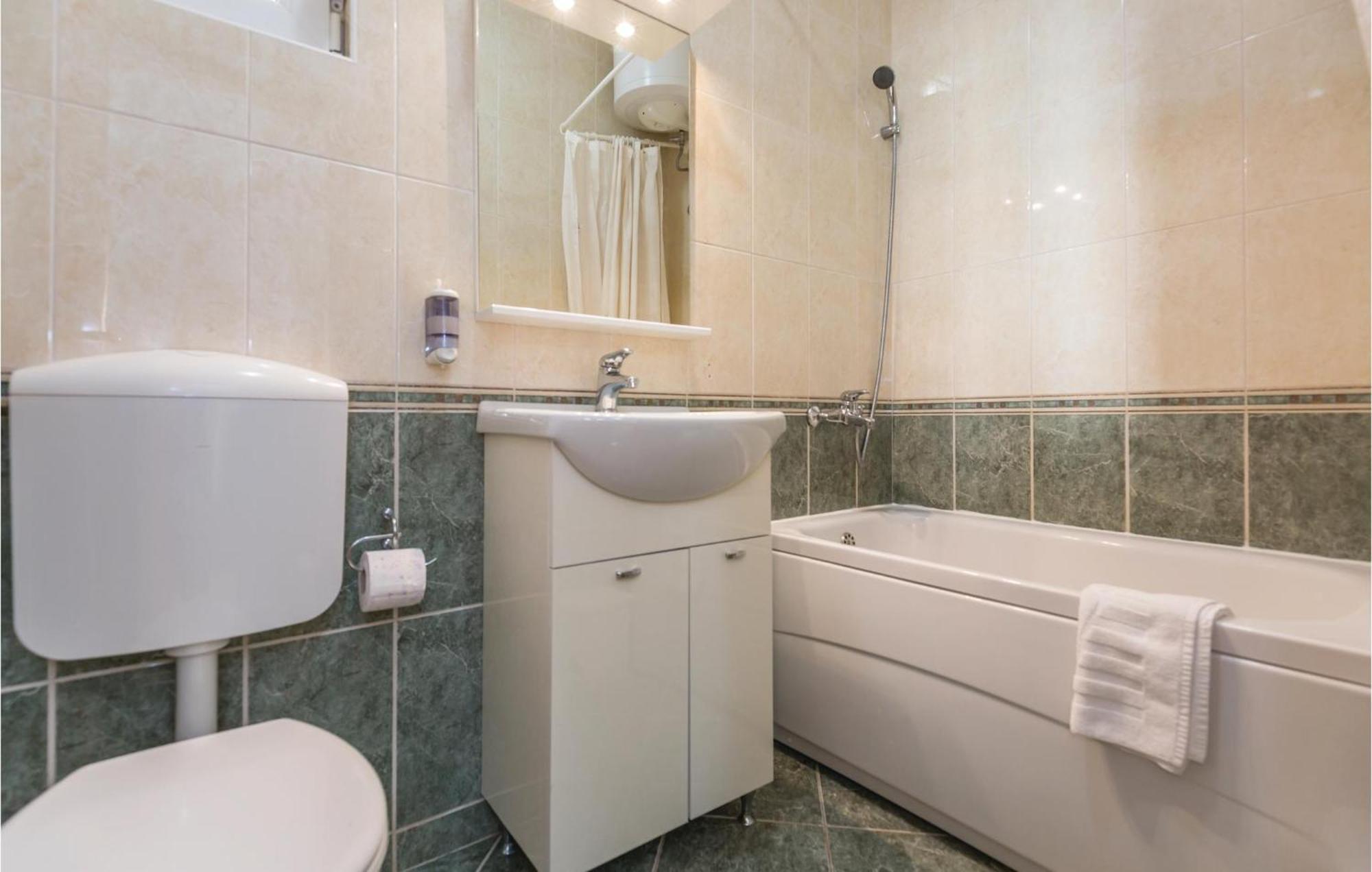Stunning Apartment In Makarska With Wifi Dış mekan fotoğraf